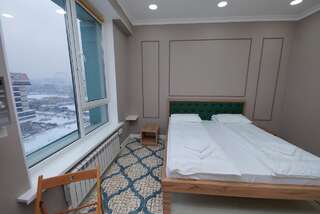 Отели типа «постель и завтрак» Gagarin Park Halal Apartments Алматы Двухместный номер с 1 кроватью и собственной ванной комнатой-11