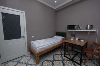 Отели типа «постель и завтрак» Gagarin Park Halal Apartments Алматы Двухместный номер с 1 кроватью и собственной ванной комнатой-14