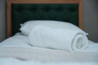 Отели типа «постель и завтрак» Gagarin Park Halal Apartments Алматы Двухместный номер с 1 кроватью и собственной ванной комнатой-25