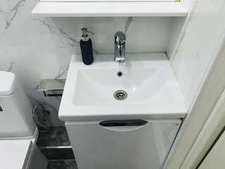 Отели типа «постель и завтрак» Gagarin Park Halal Apartments Алматы Двухместный номер с 1 кроватью и собственной ванной комнатой-26