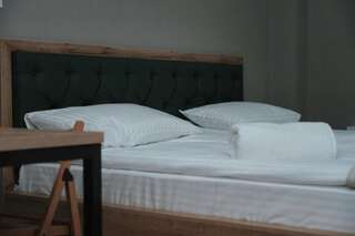 Отели типа «постель и завтрак» Gagarin Park Halal Apartments Алматы Двухместный номер с 1 кроватью и собственной ванной комнатой-46