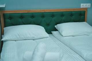 Отели типа «постель и завтрак» Gagarin Park Halal Apartments Алматы Двухместный номер с 1 кроватью и собственной ванной комнатой-54