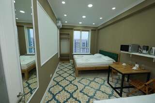 Отели типа «постель и завтрак» Gagarin Park Halal Apartments Алматы Двухместный номер с 1 кроватью и собственной ванной комнатой-69